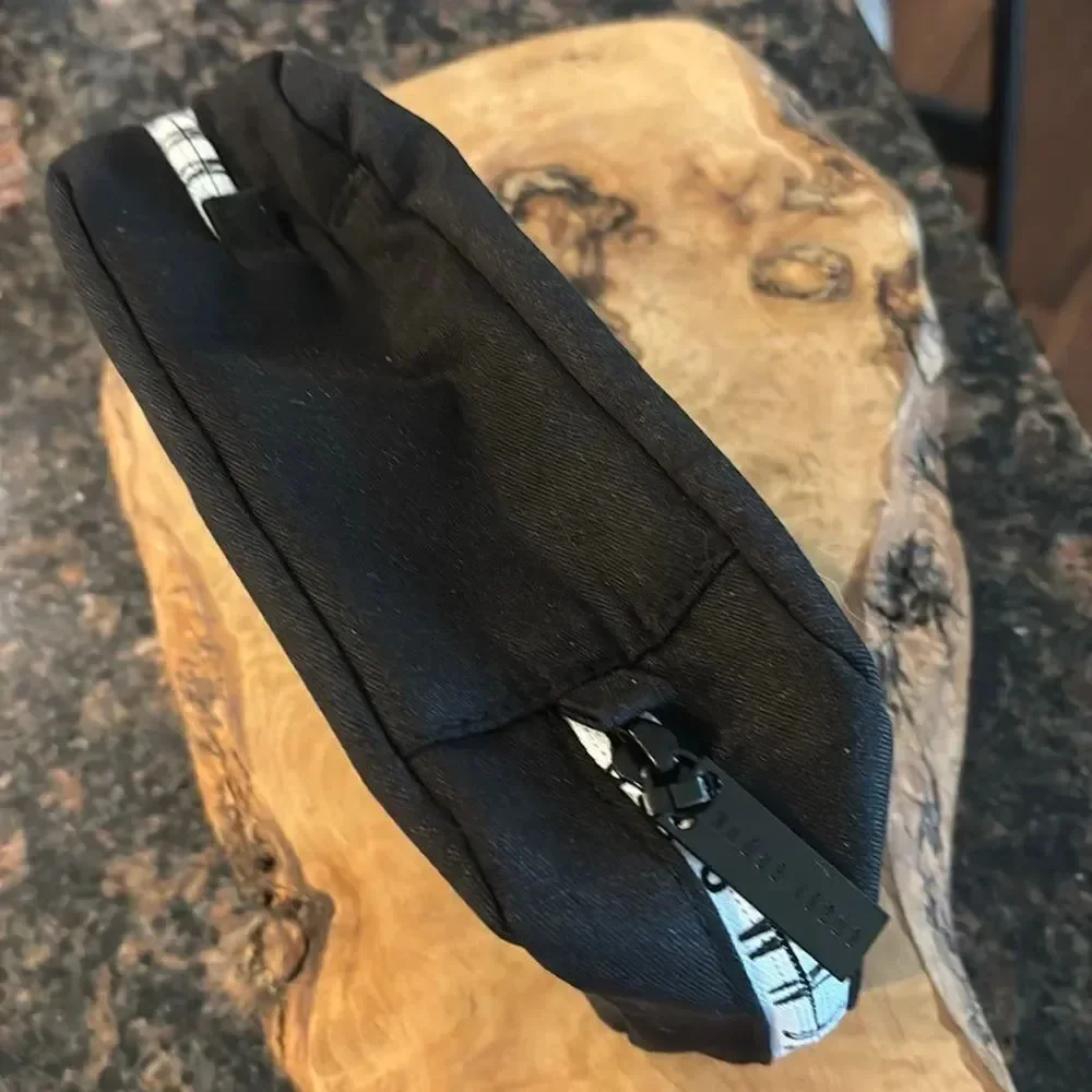NEW. Bobbi Brown Zippered Make Up Bag